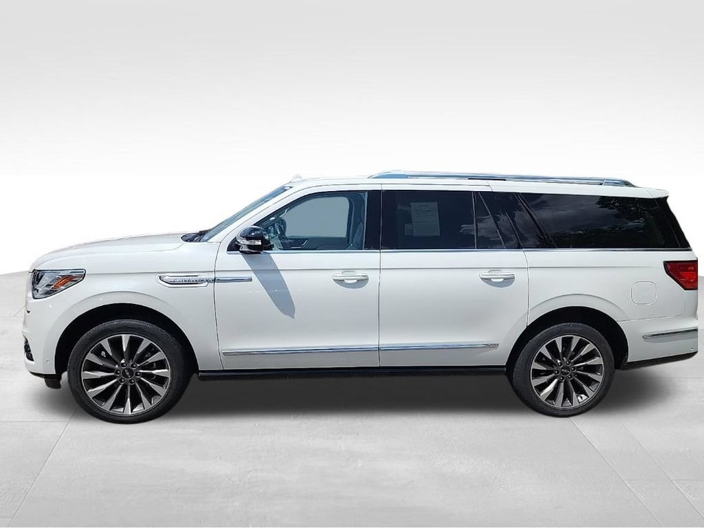 Used 2021 Lincoln Navigator L Reserve w/ Luxury Package AWD/4WD image 3