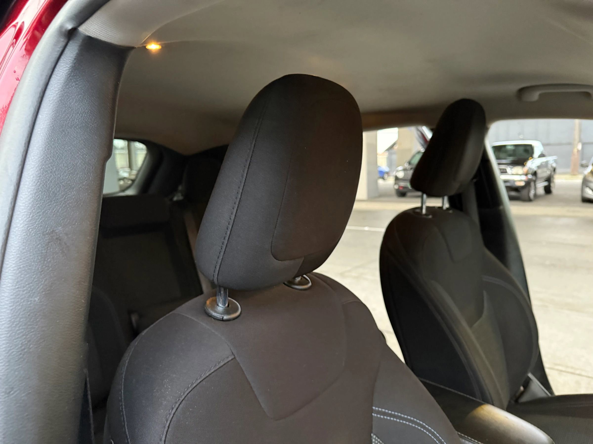 Used 2020 Jeep Cherokee Latitude w/ Cold Weather Group AWD/4WD image 23