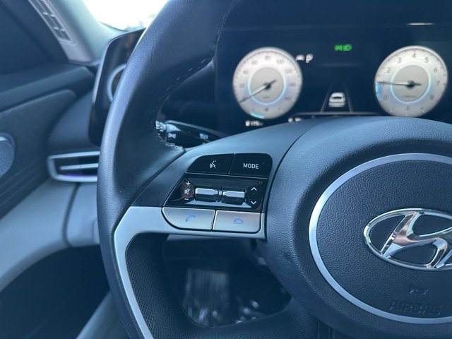 Used 2023 Hyundai Elantra Limited image 22