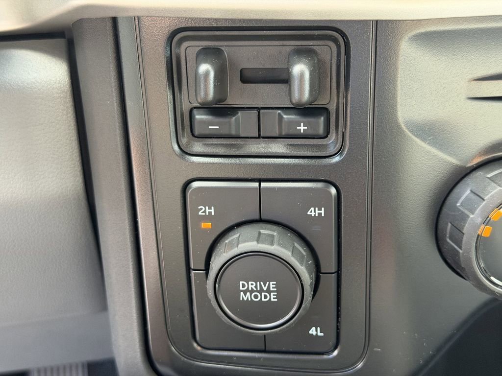 New 2026 Ford F550 4x4 Crew Cab image 7