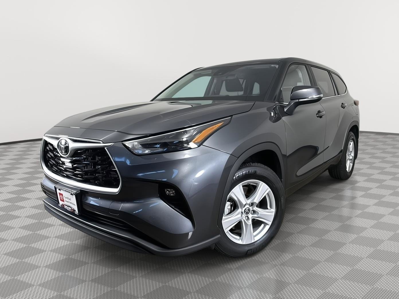 Used 2024 Toyota Highlander LE image 1
