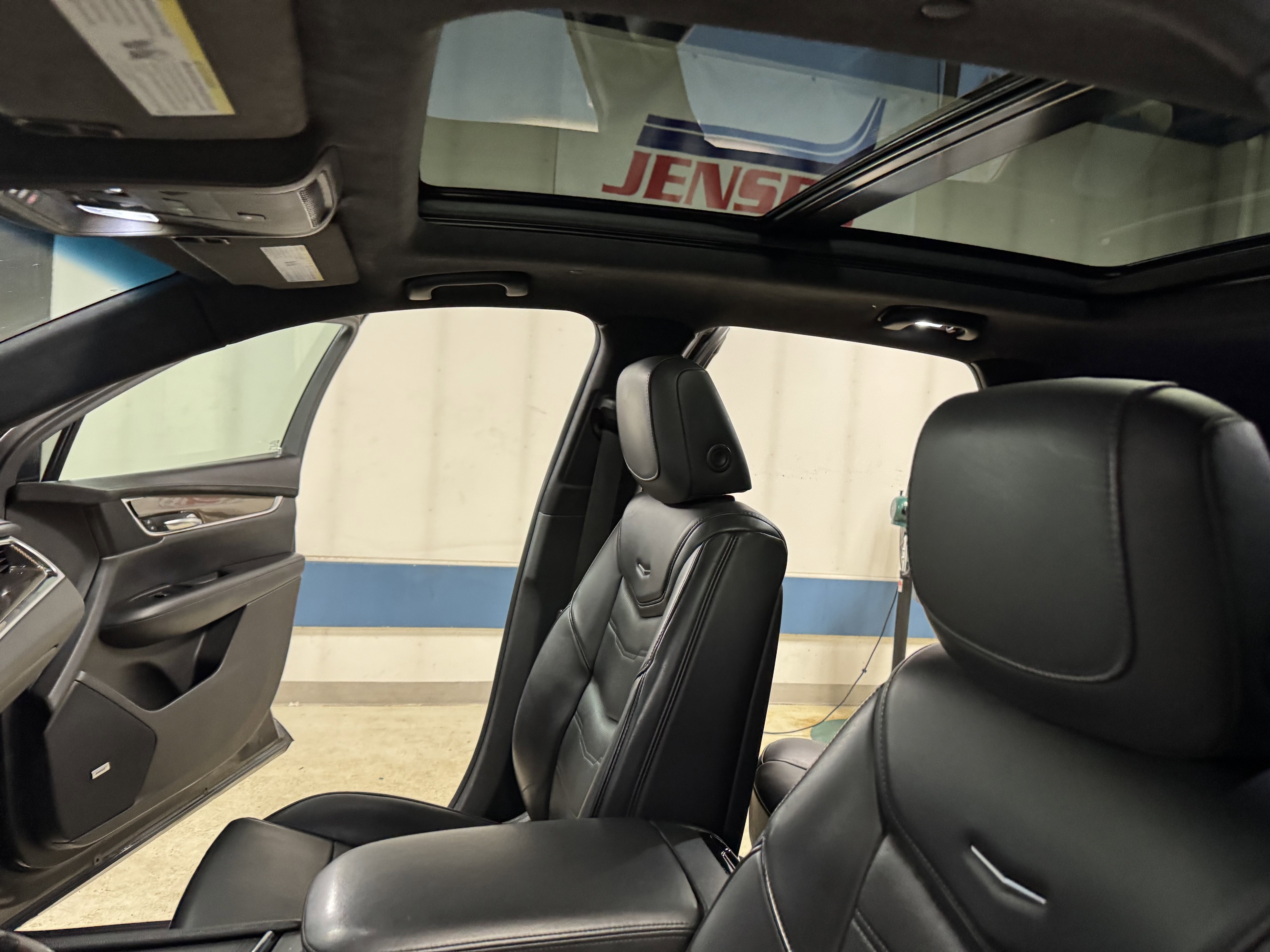 Used 2017 Cadillac XT5 Platinum image 16