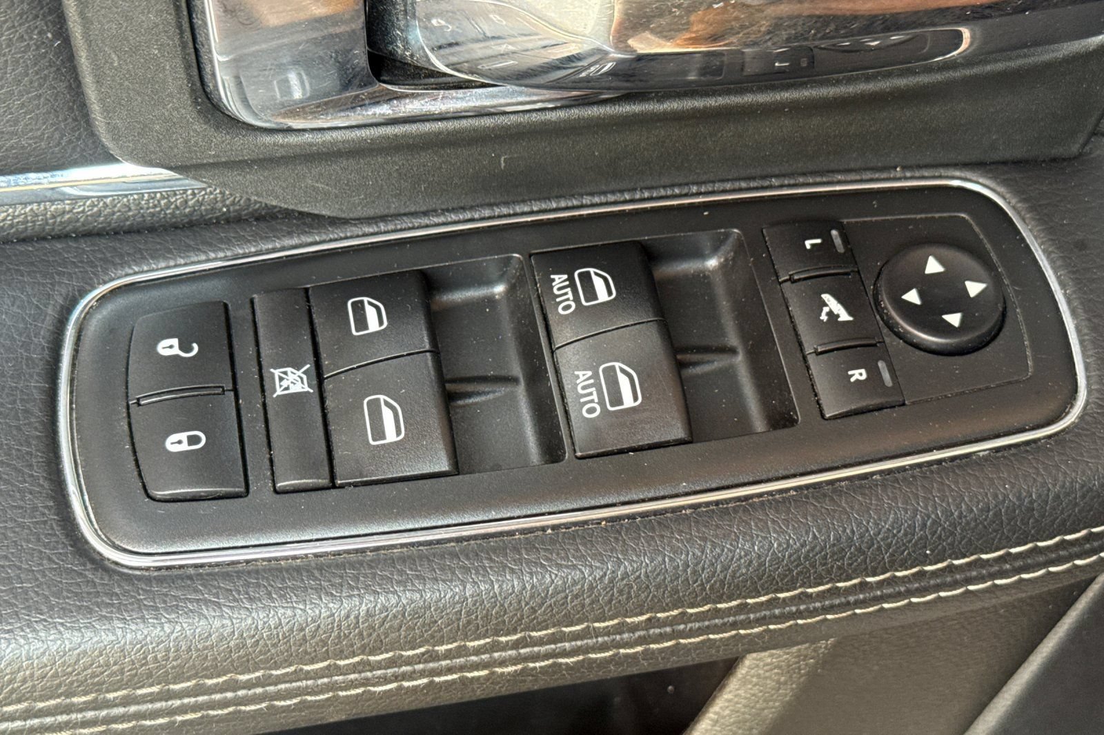 Used 2018 RAM 3500 Laramie w/ Convenience Group AWD/4WD image 14