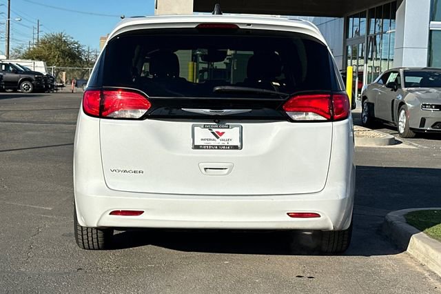 Certified 2023 Chrysler Voyager LX image 8