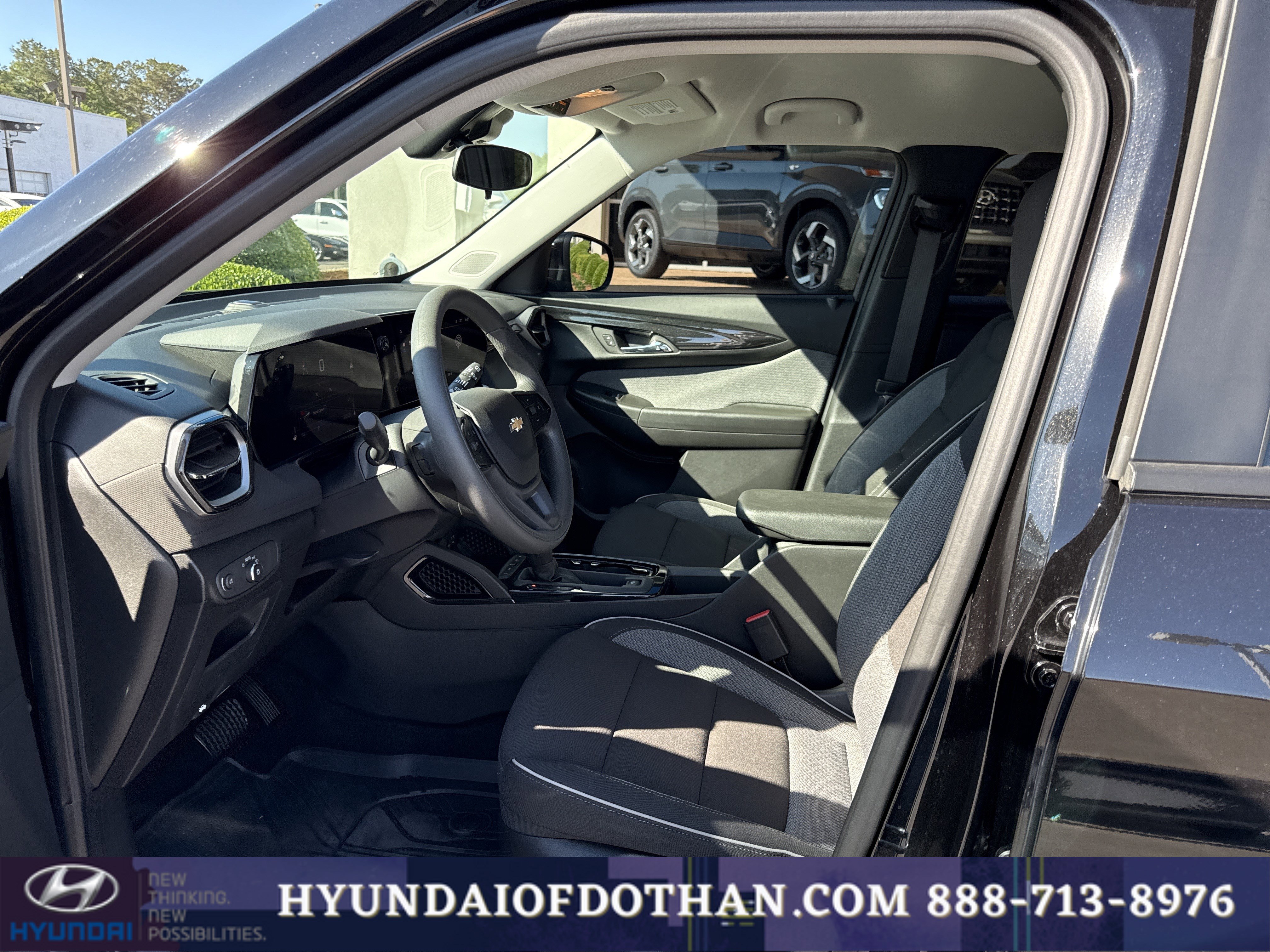 Used 2025 Chevrolet TrailBlazer LT FWD image 10