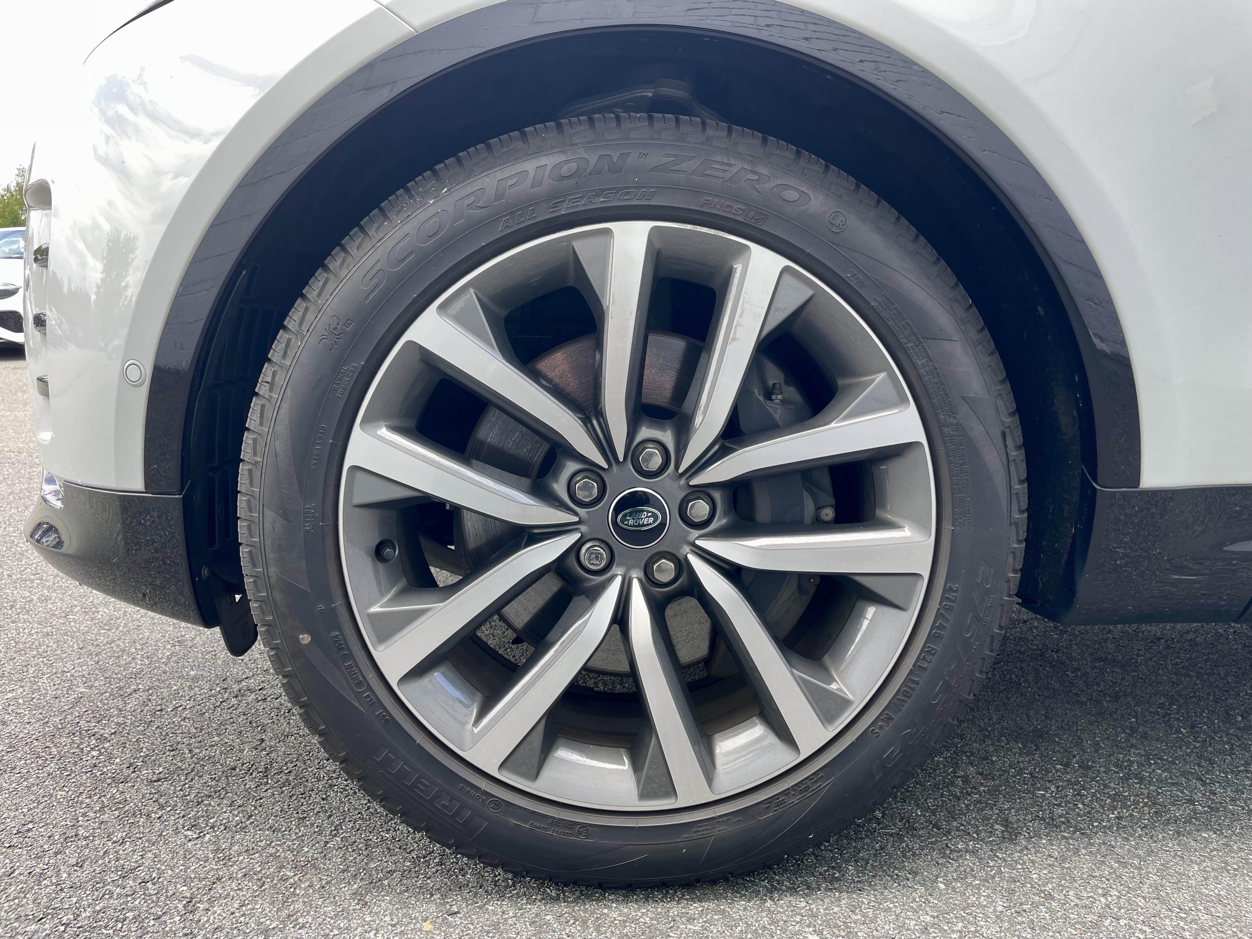 Certified 2025 Land Rover Discovery Dynamic SE AWD/4WD image 9