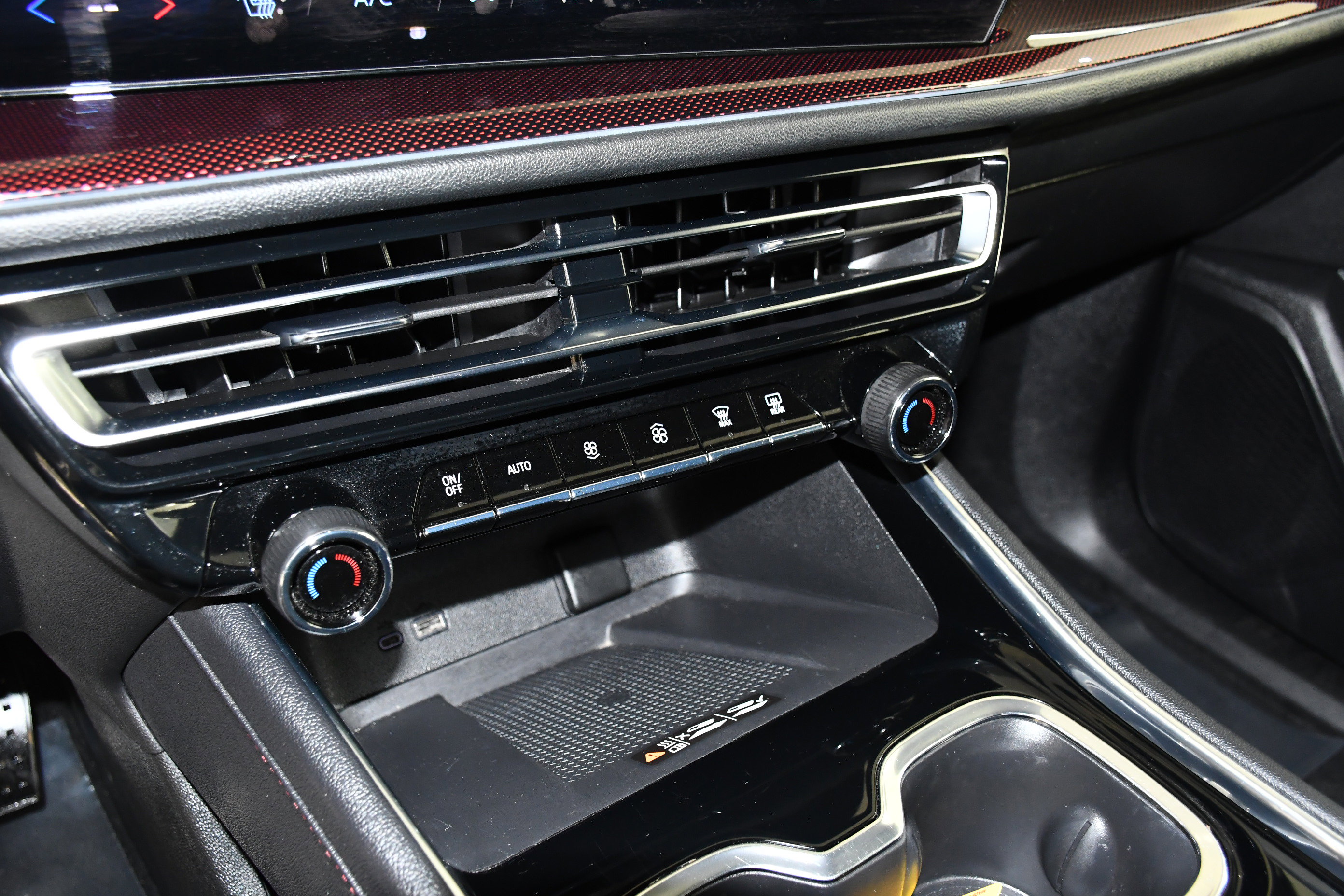 Used 2025 Chevrolet Traverse Z71 image 29