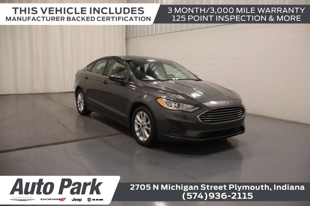 Used 2020 Ford Fusion SE image 1