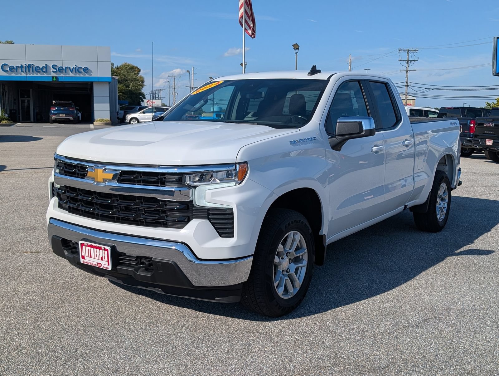 Used 2024 Chevrolet Silverado 1500 LT AWD/4WD image 7