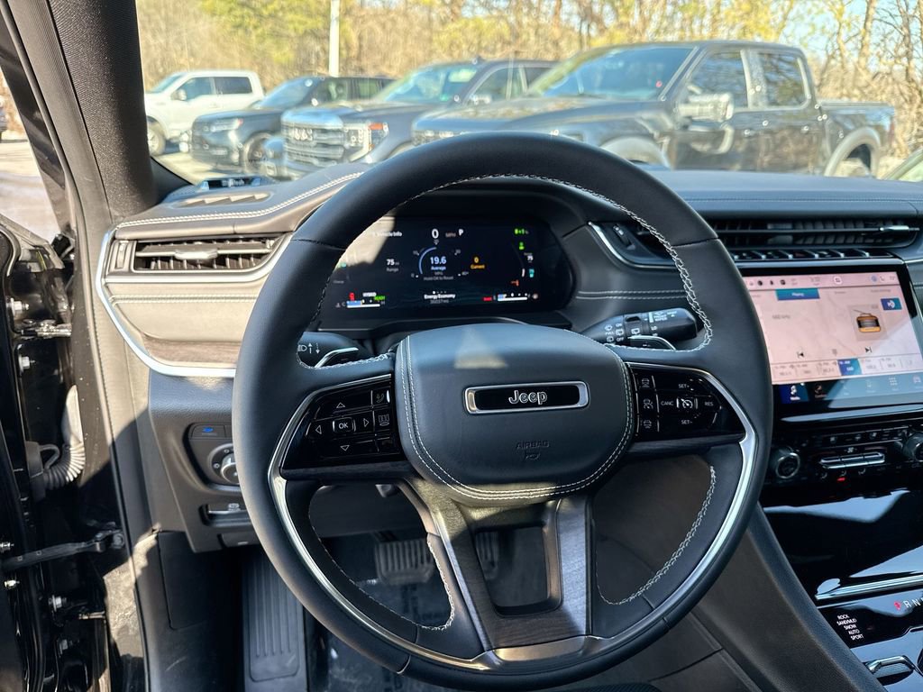 Used 2022 Jeep Grand Cherokee Overland w/ Luxury Tech Group IV image 11