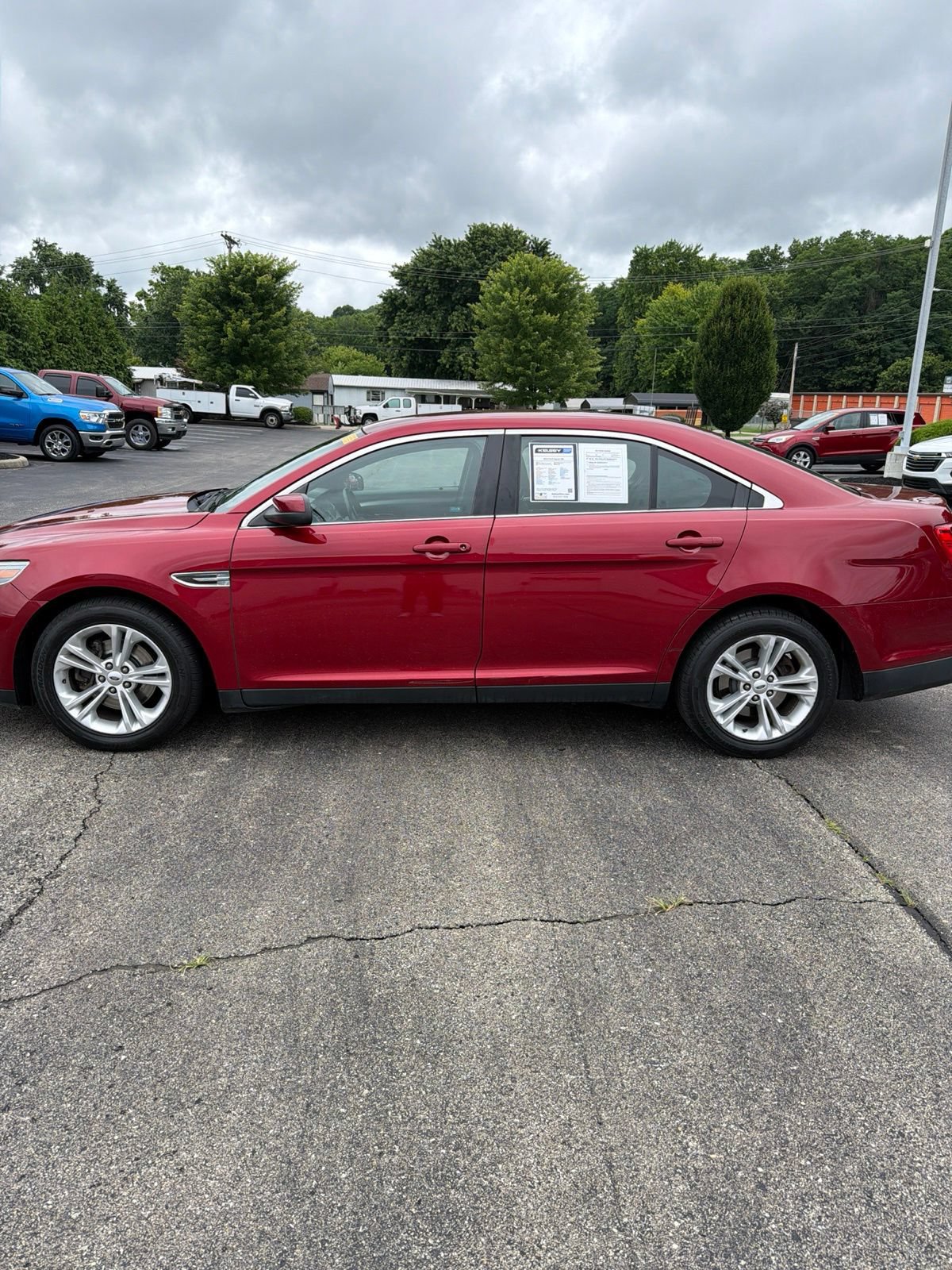 Used 2013 Ford Taurus SEL FWD image 2