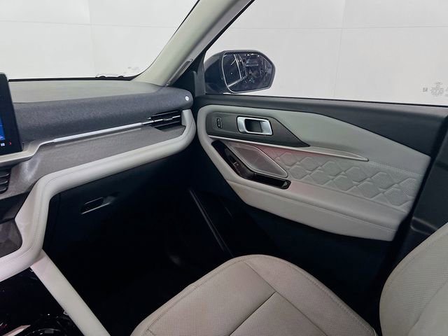 Used 2025 Ford Explorer Platinum w/ Ultimate Package image 23