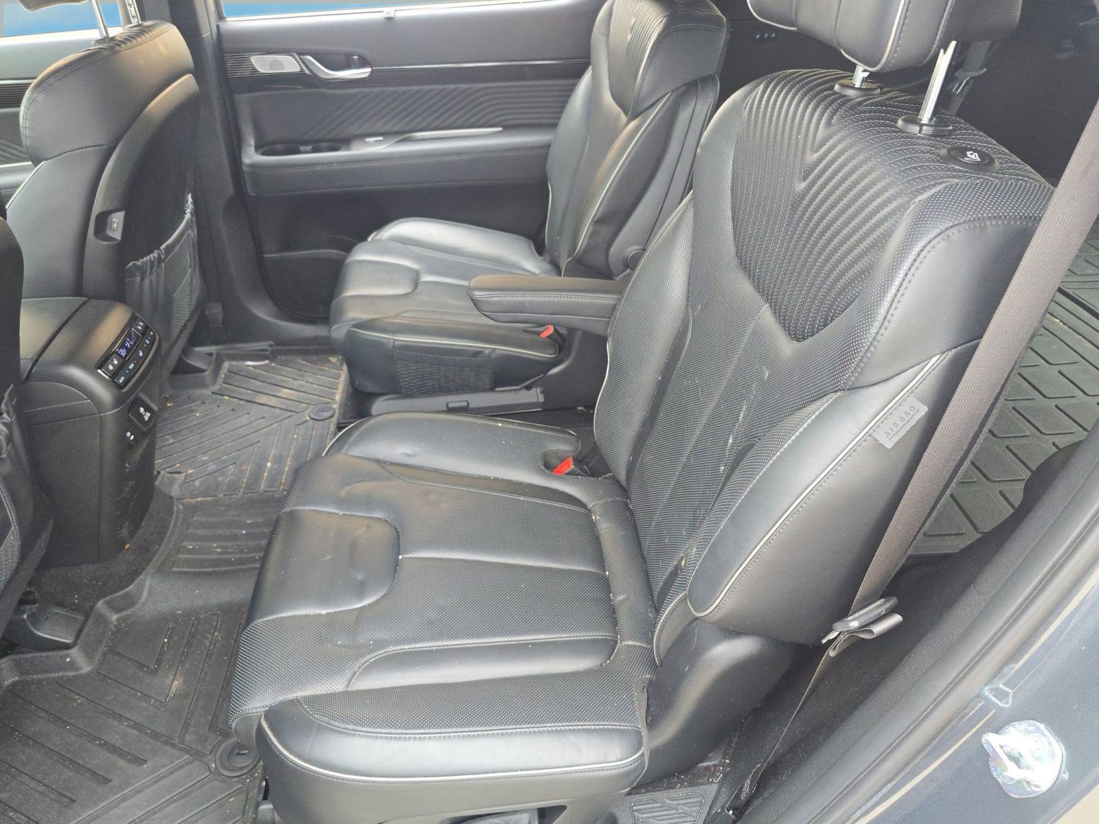 Used 2024 Hyundai Palisade Calligraphy image 13