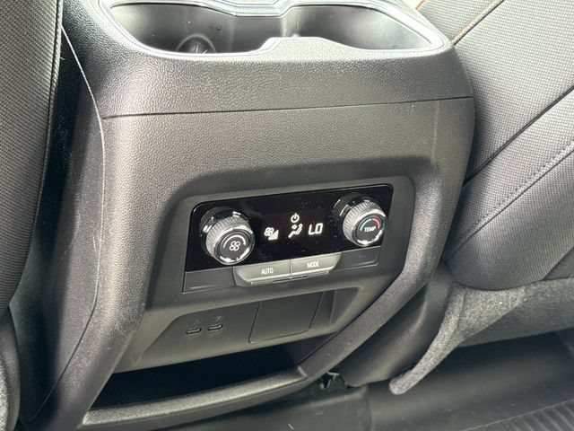 Used 2026 Chevrolet Traverse LT FWD image 15
