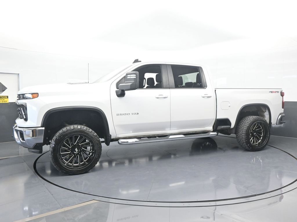 Used 2024 Chevrolet Silverado 2500 LT image 2