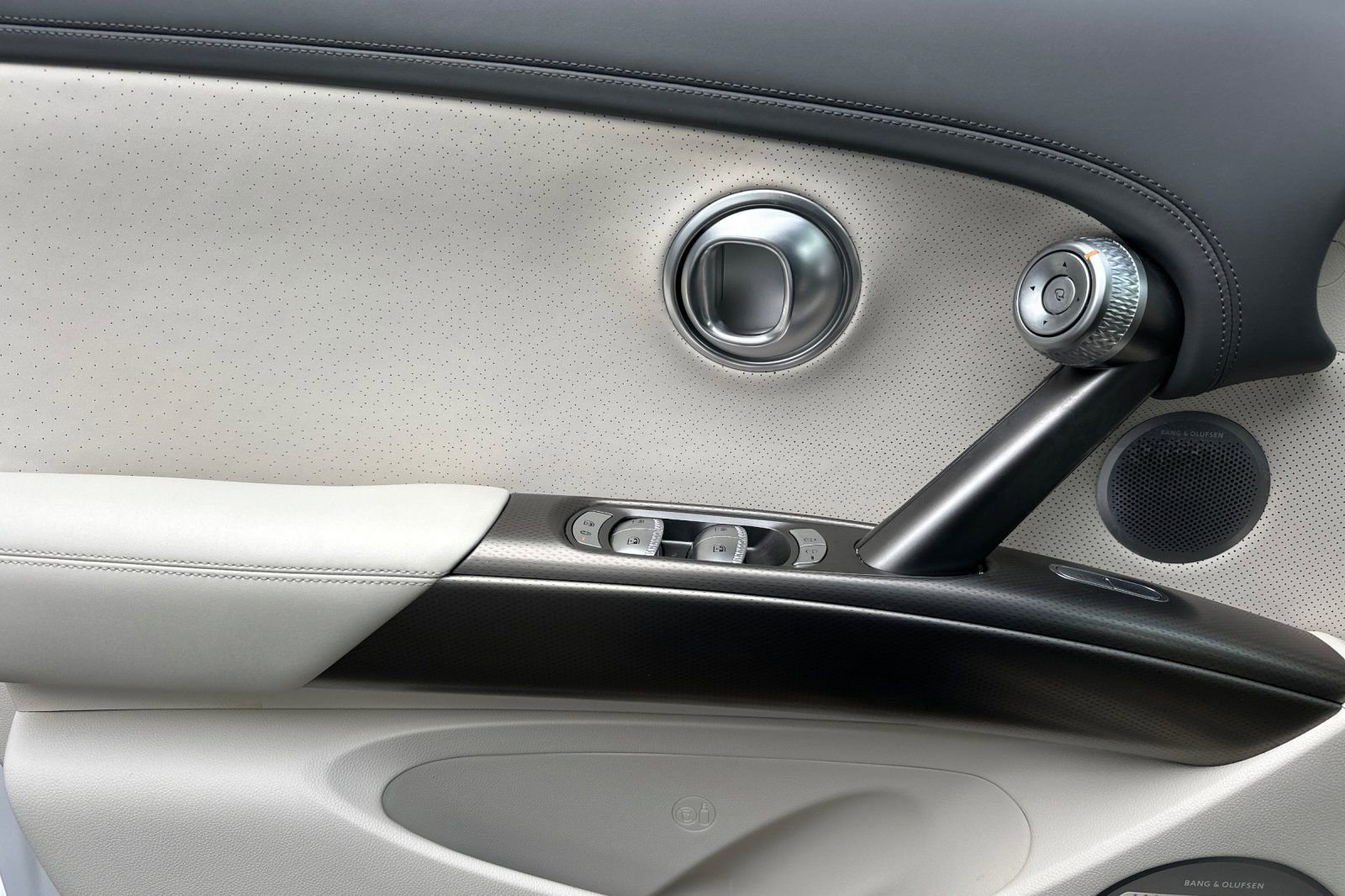 Used 2023 Genesis GV60 Advanced image 14