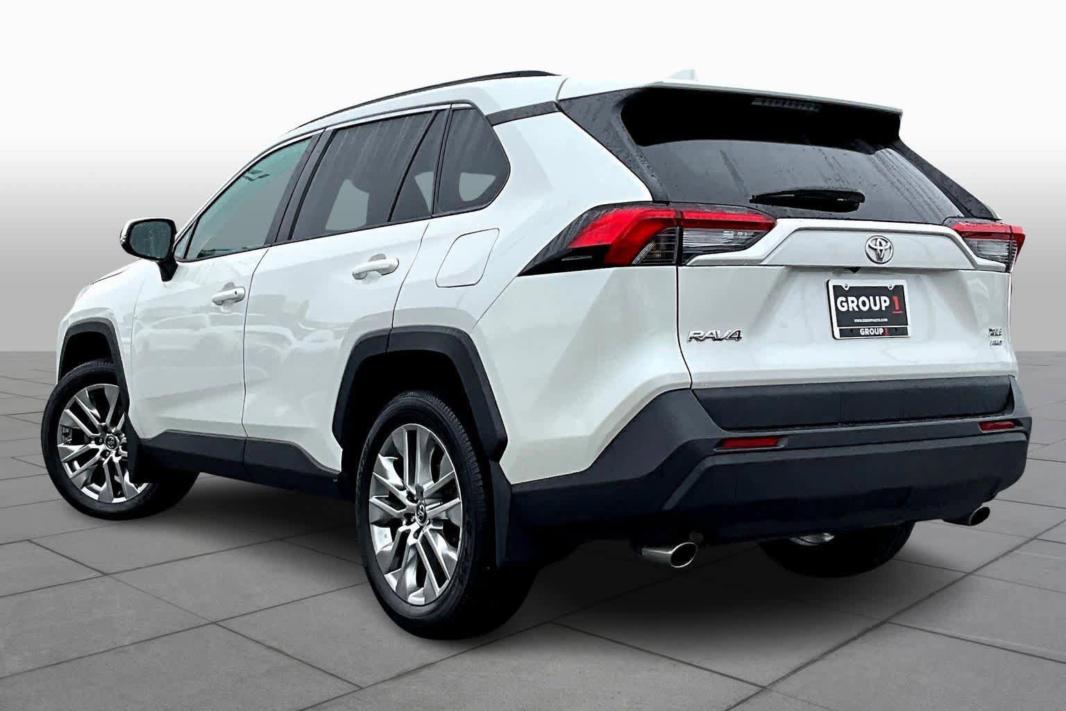 Used 2021 Toyota RAV4 XLE Premium AWD/4WD image 12