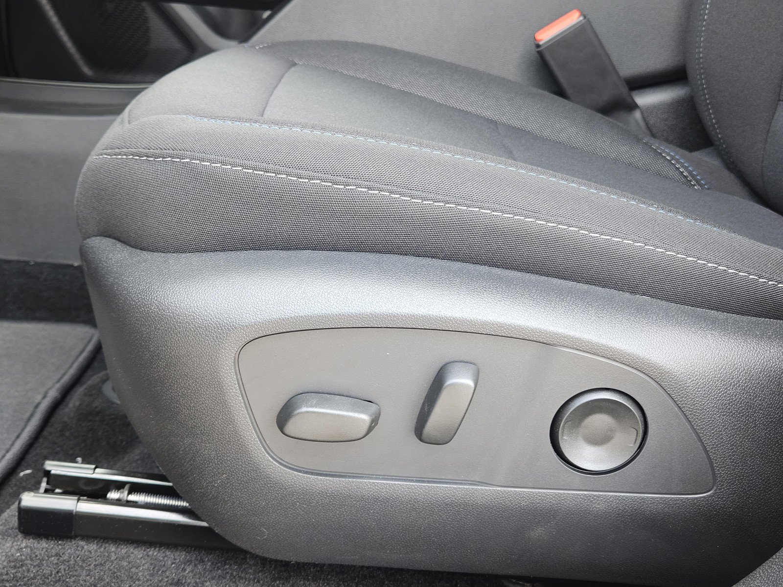 New 2026 Chevrolet Equinox EV LT w/ Comfort Package image 17