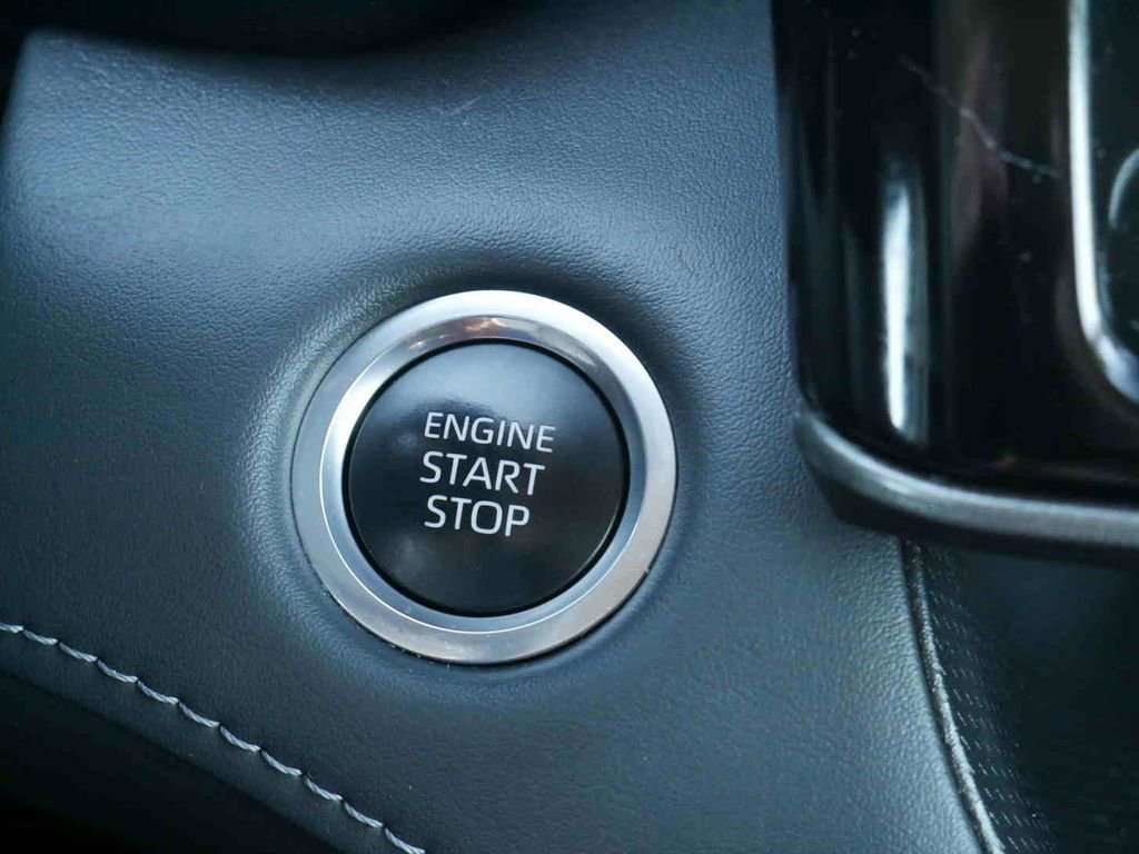 Used 2024 Toyota Highlander LE image 33