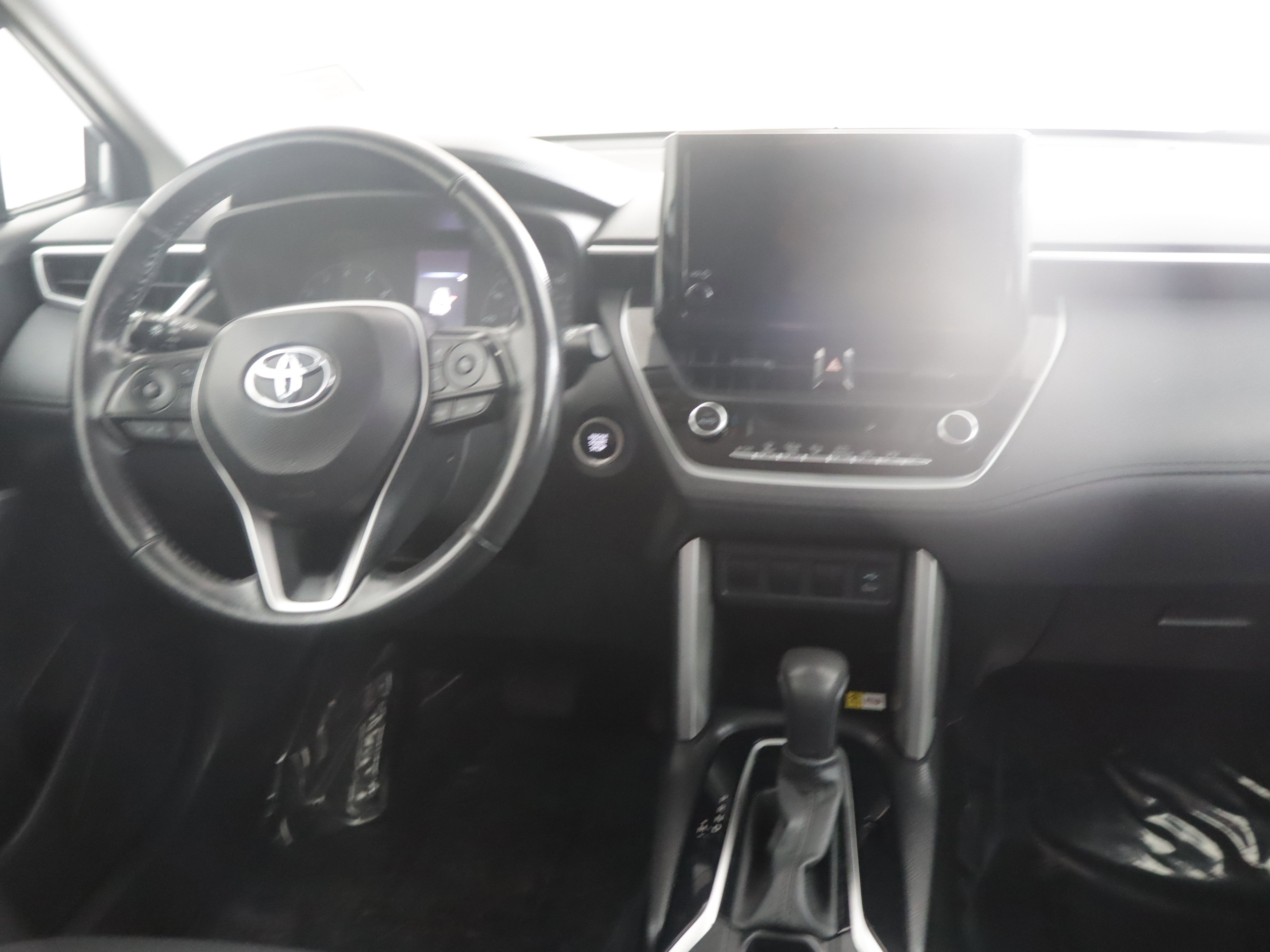 Used 2023 Toyota Corolla Cross LE image 2