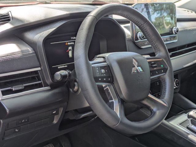 Used 2023 Mitsubishi Outlander SEL FWD image 2