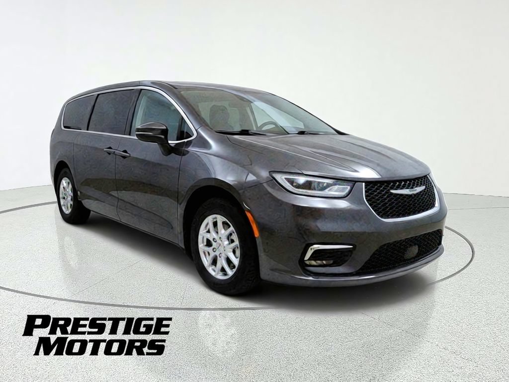 Used 2023 Chrysler Pacifica Touring-L