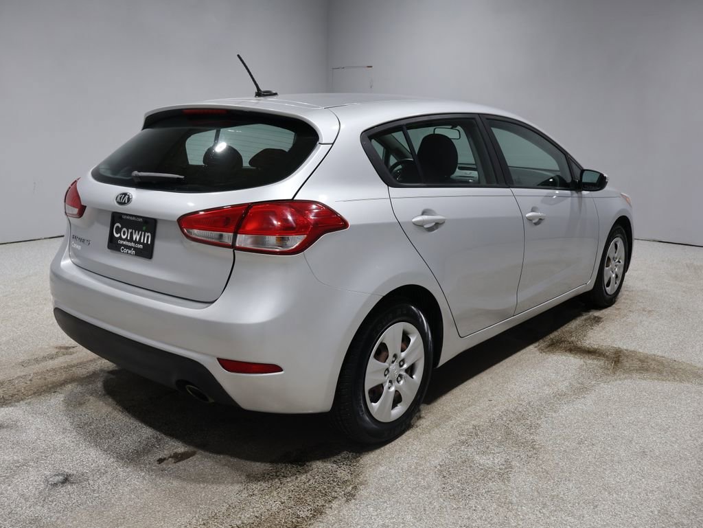 Used 2017 Kia Forte LX image 2