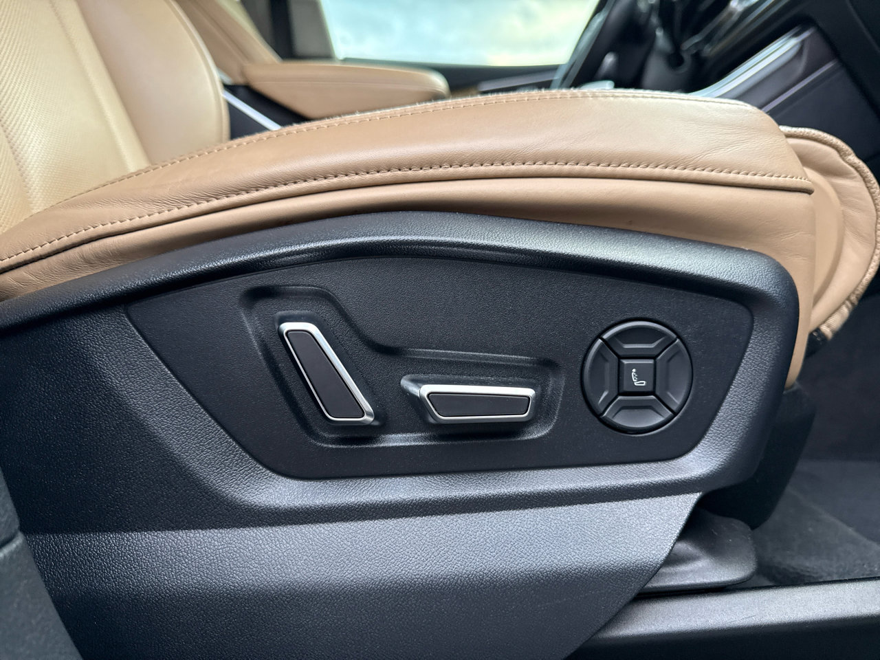 Used 2021 Audi Q8 Prestige w/ Prestige Package image 42