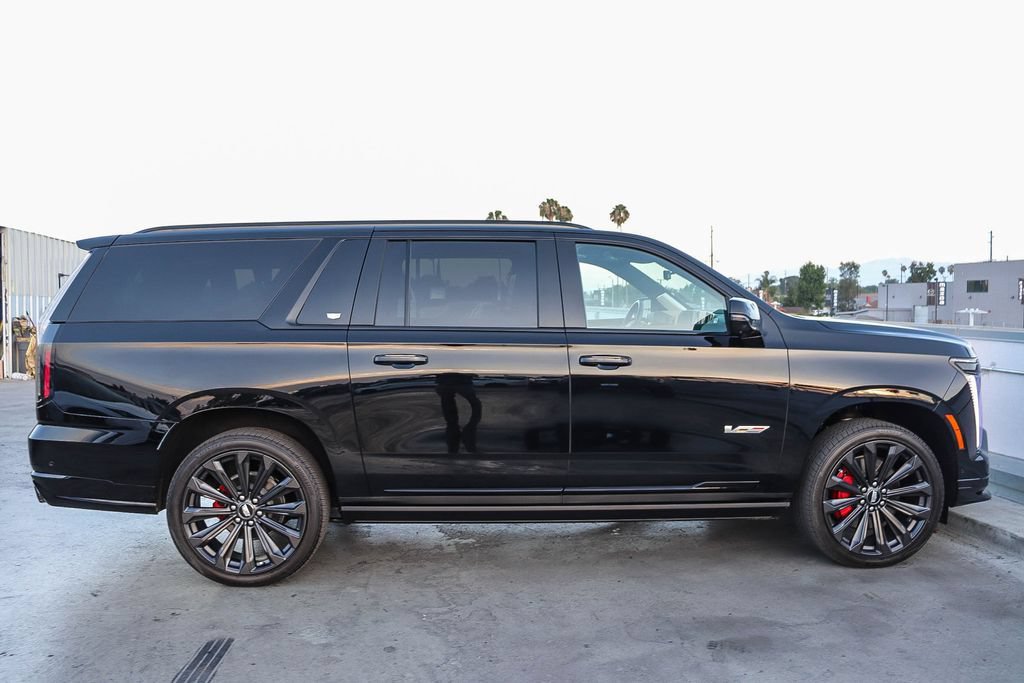 Used 2026 Cadillac Escalade ESV V AWD/4WD image 13