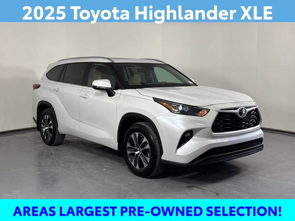 Certified 2025 Toyota Highlander XLE image 3