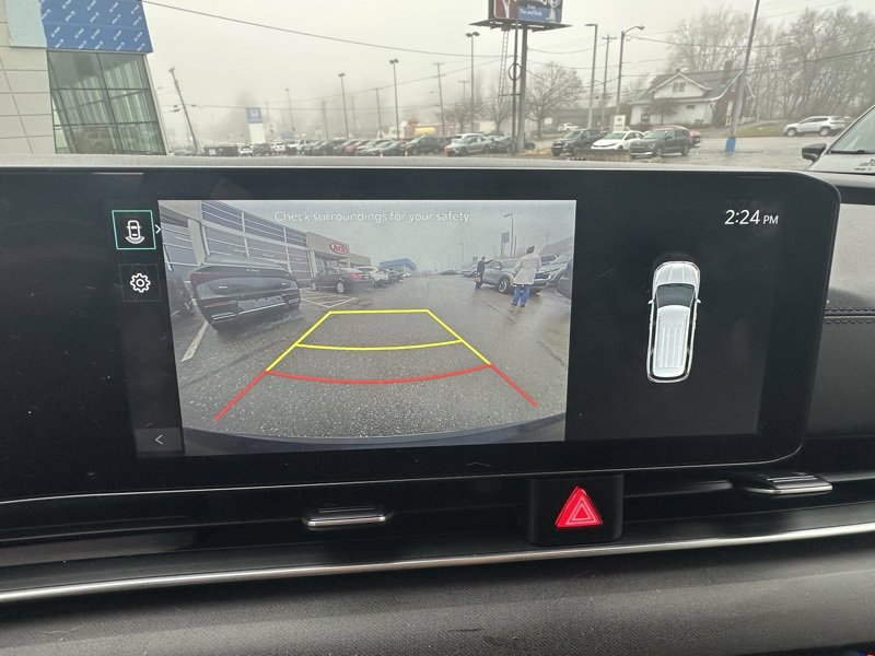 Used 2025 Kia Carnival EX image 15