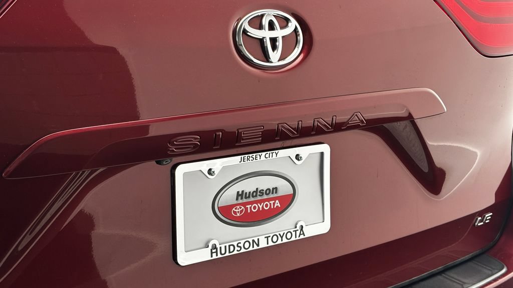 Used 2015 Toyota Sienna LE FWD image 7