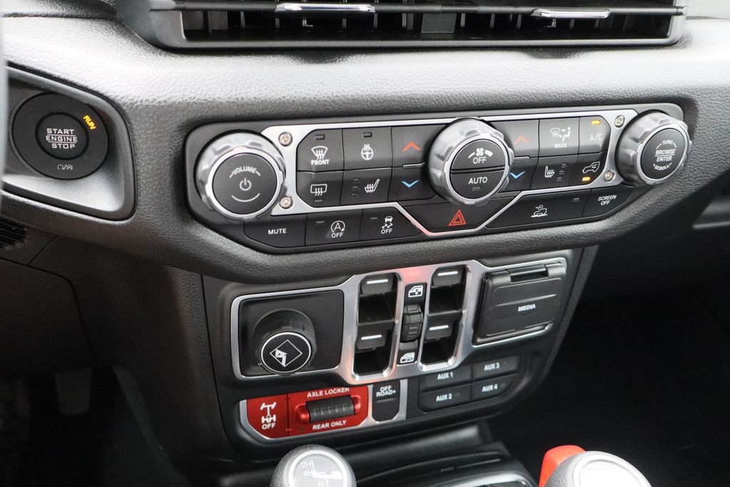 Used 2024 Jeep Wrangler Unlimited Sport AWD/4WD image 18
