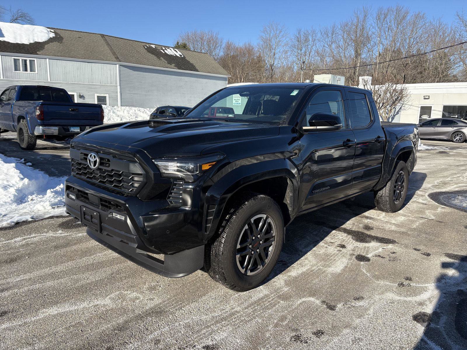 Used 2025 Toyota Tacoma TRD Sport w/ TRD Sport Upgrade Package image 3