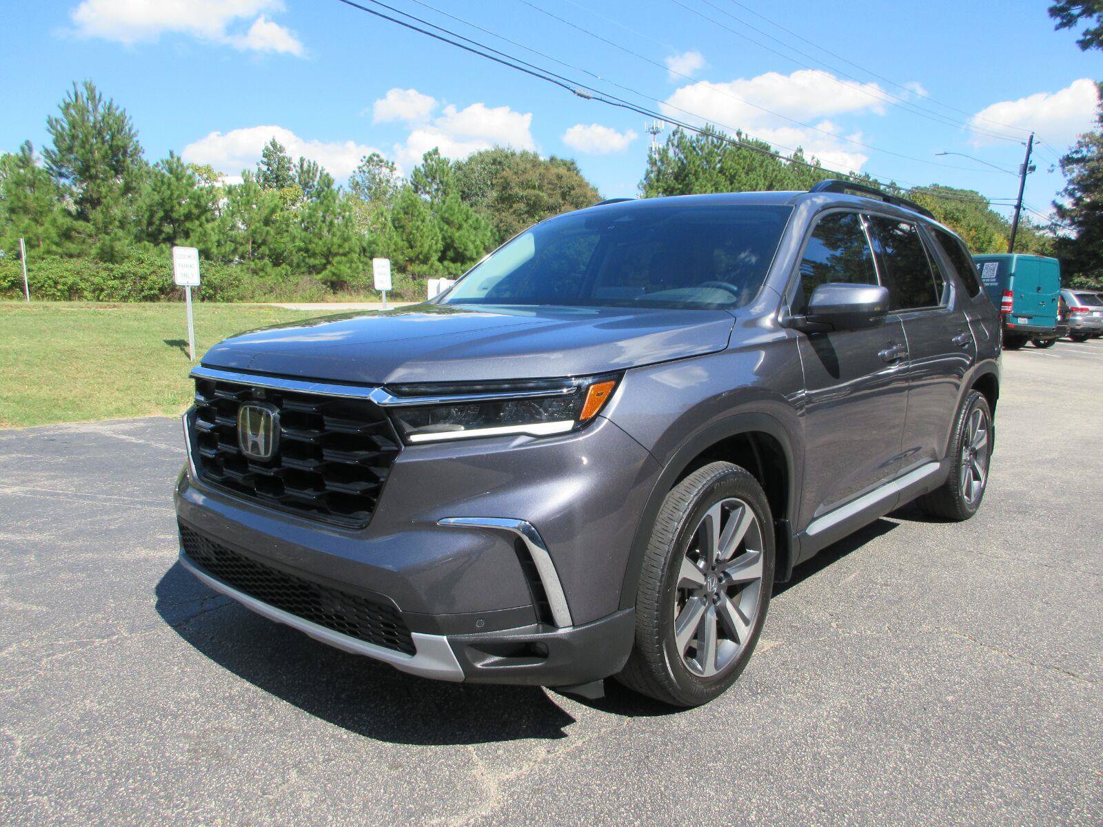 Used 2025 Honda Pilot Elite image 1