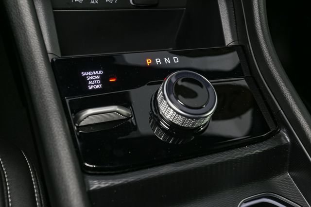 Used 2025 Jeep Grand Cherokee Limited AWD/4WD image 32
