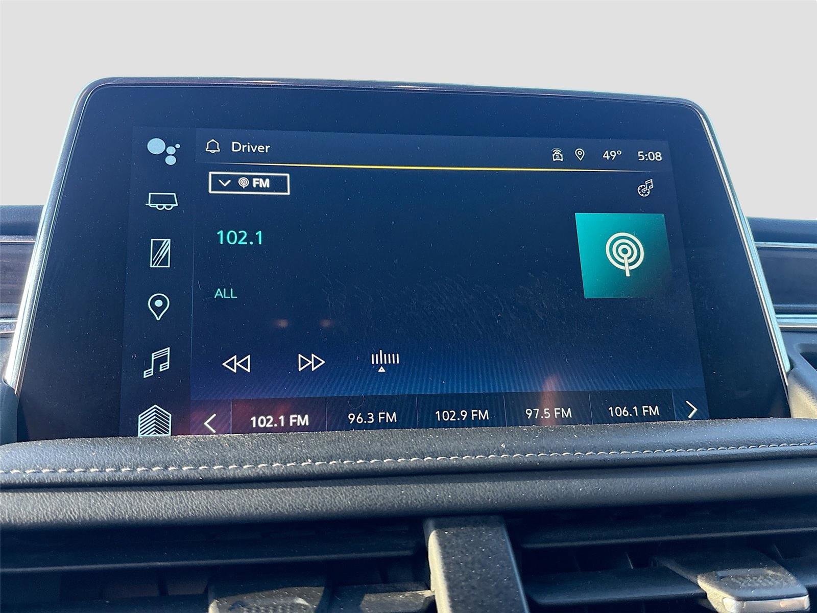 Used 2023 Chevrolet Suburban LT w/ Luxury Package image 14