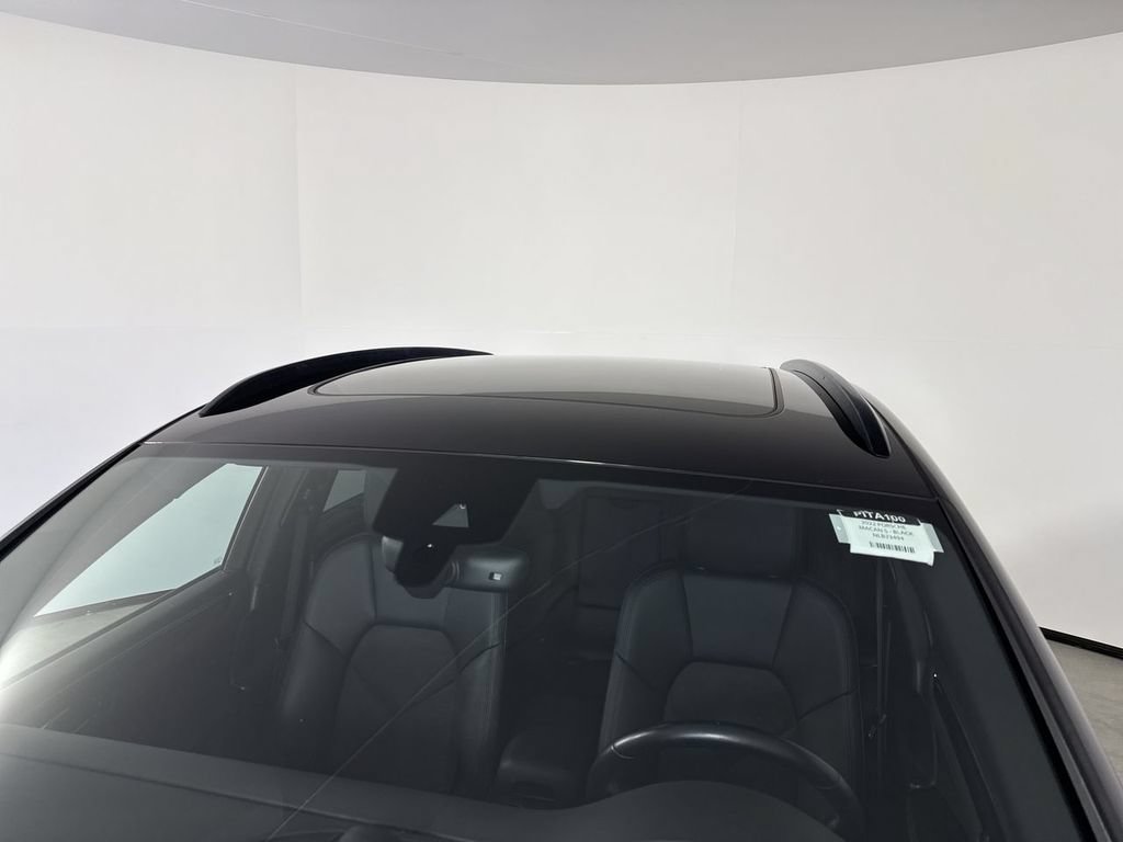 Certified 2022 Porsche Macan S AWD/4WD image 17