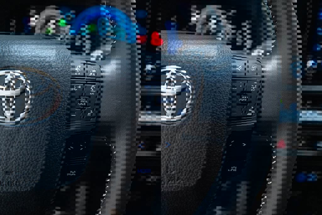 Certified 2025 Toyota Camry SE w/ Convenience Package image 19