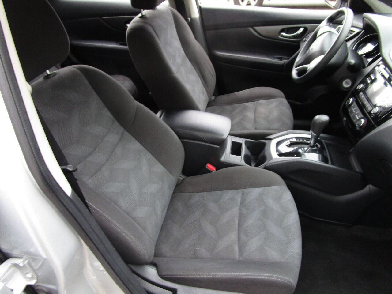 Used 2016 Nissan Rogue S image 14