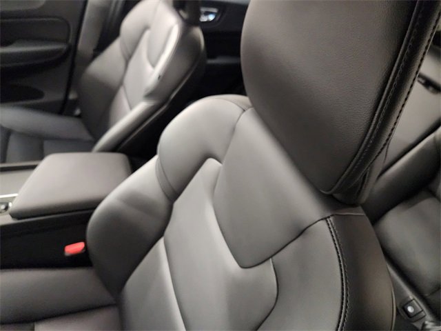 Used 2025 Volvo XC60 B5 Core image 14