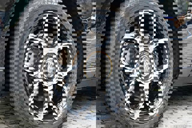 Used 2020 Rolls-Royce Cullinan Black Badge image 41