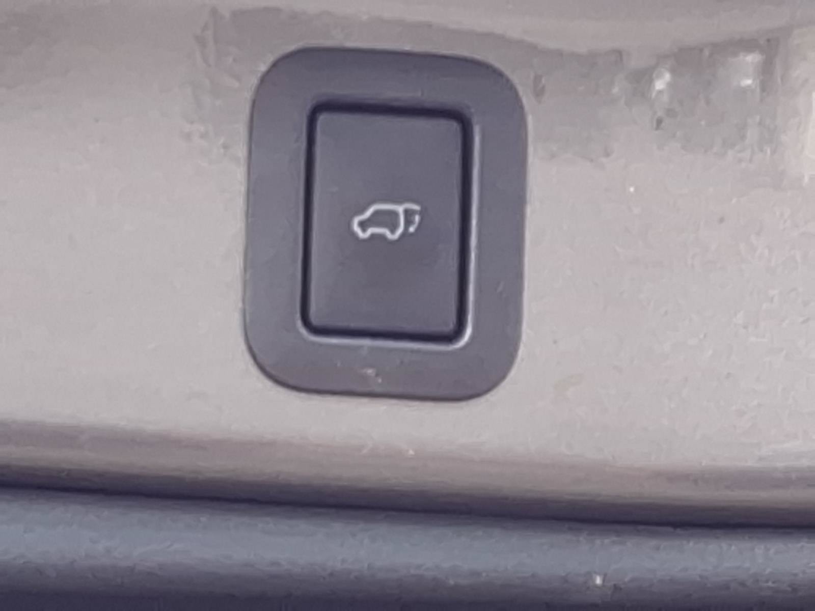 Used 2019 Toyota Highlander XLE AWD/4WD image 25