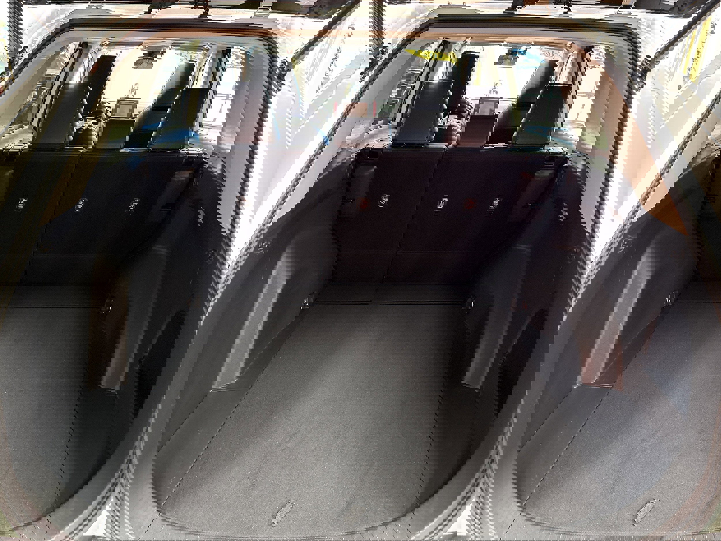 Used 2021 Toyota RAV4 XLE Premium image 23