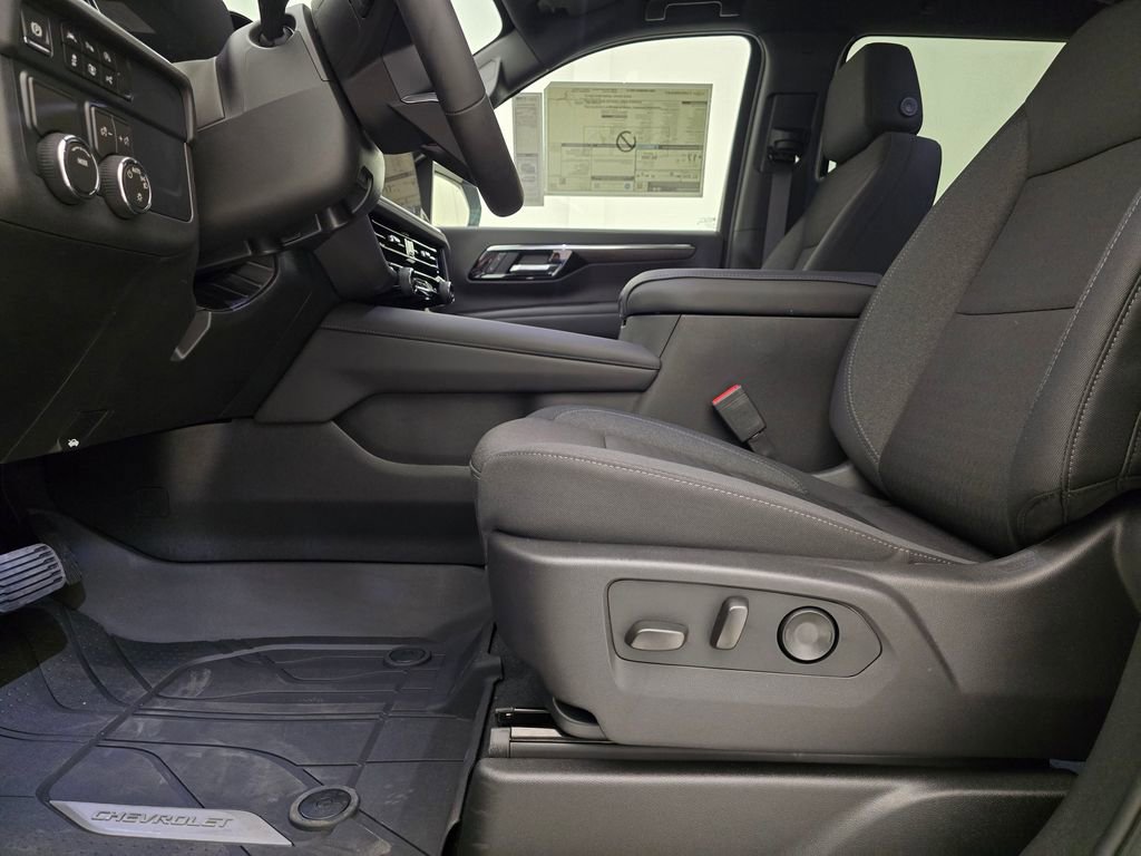 New 2026 Chevrolet Suburban LS image 3