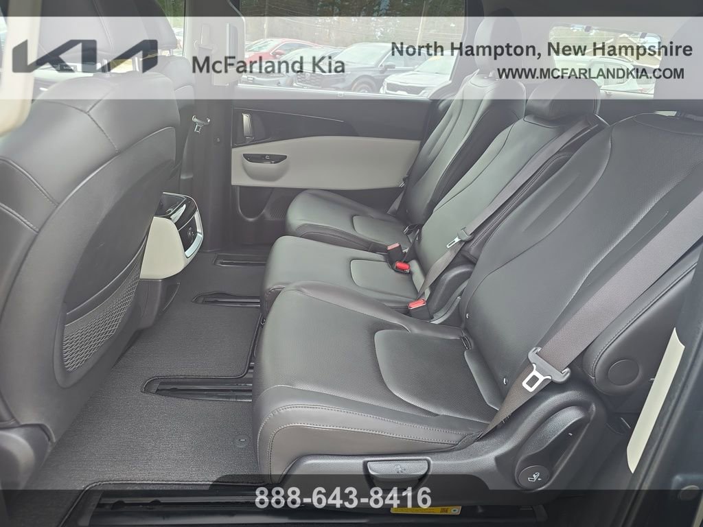 Used 2023 Kia Carnival EX image 27