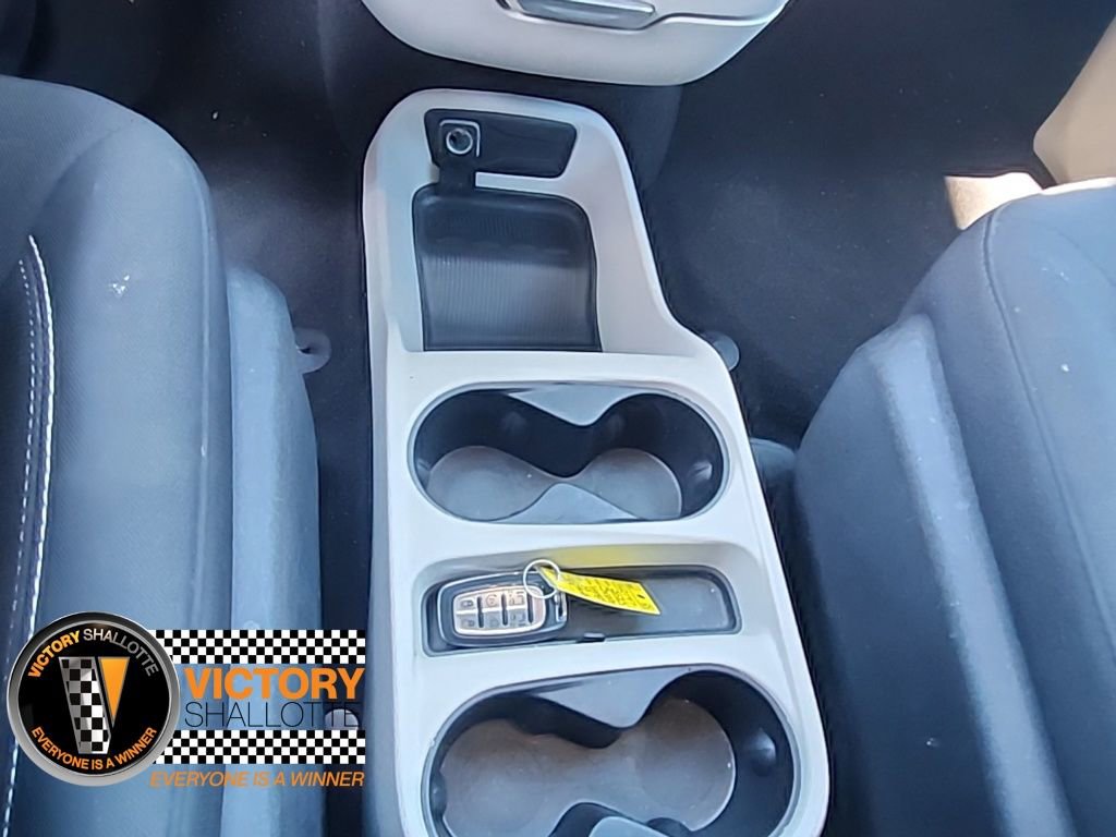 Certified 2023 Chrysler Voyager LX image 10