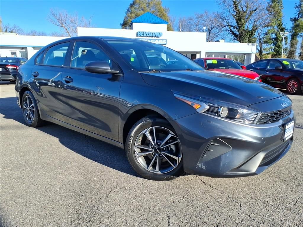 Used 2024 Kia Forte LXS image 2