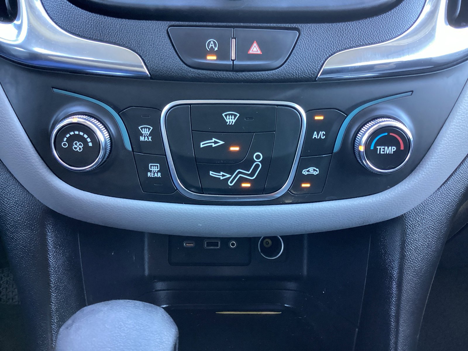 Used 2023 Chevrolet Equinox LS image 19