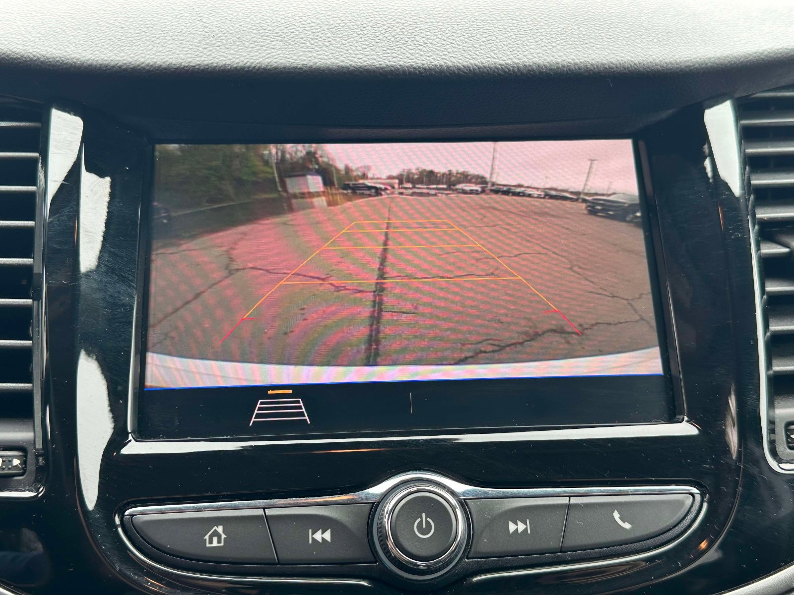 Used 2020 Chevrolet Trax LT w/ LT Convenience Package image 11